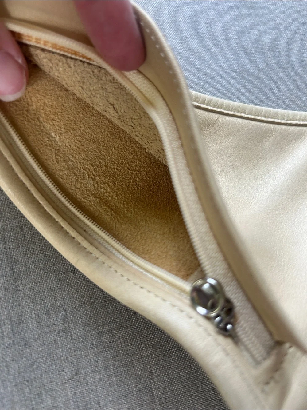 Coach Vintage y2k Hippie Utility flap style messenger bag in Bone rare find 9404